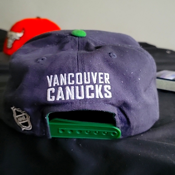 Vancouver Canucks NHL youth snapback color blue green white - Picture 2 of 8